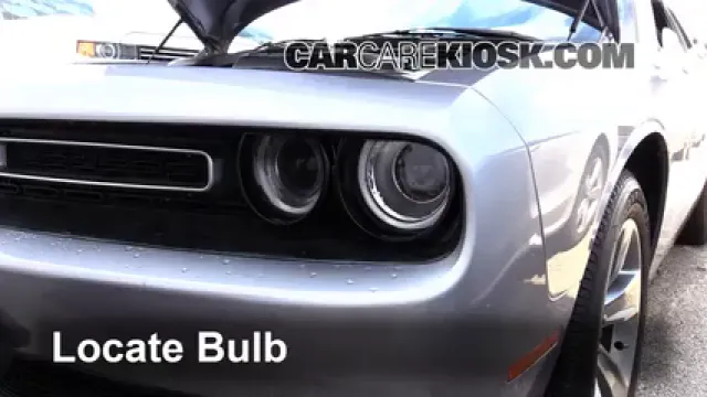 2015 Dodge Challenger SXT Plus 3.6L V6 FlexFuel Éclairage Feu clignotant avant (remplacer l'ampoule)